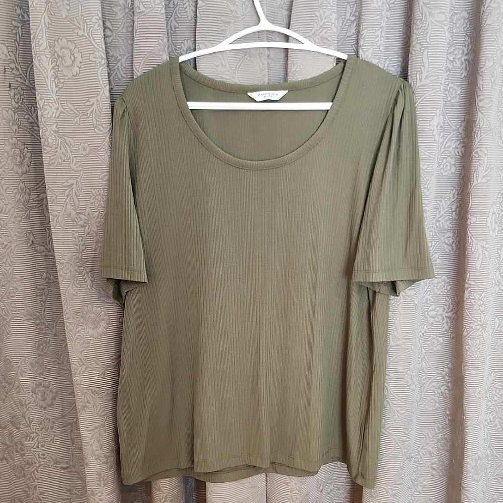 Denver Hayes Olive Short Sleeve Top